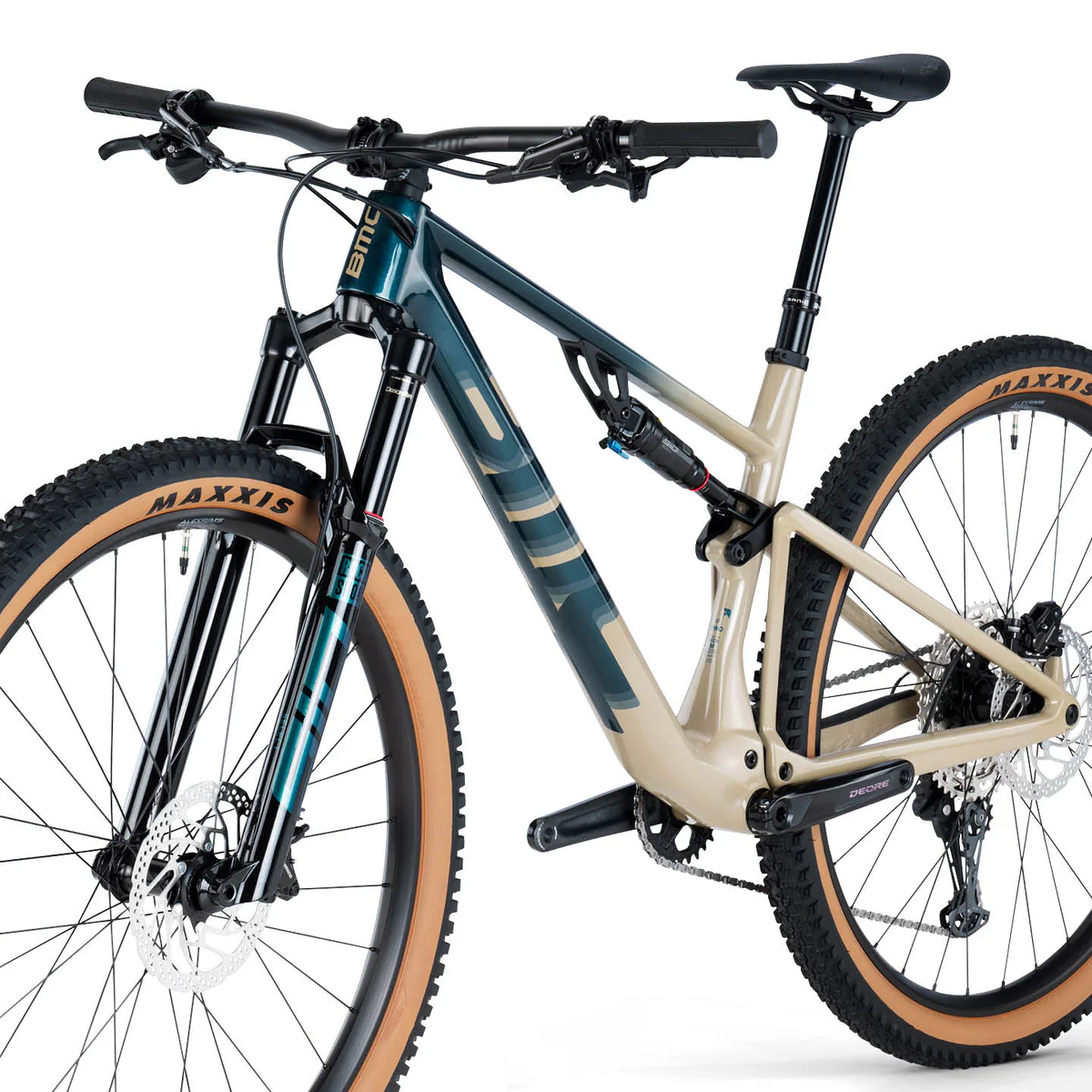 innovation-2024-fourstroke-lt-two-02-redefined-geometry